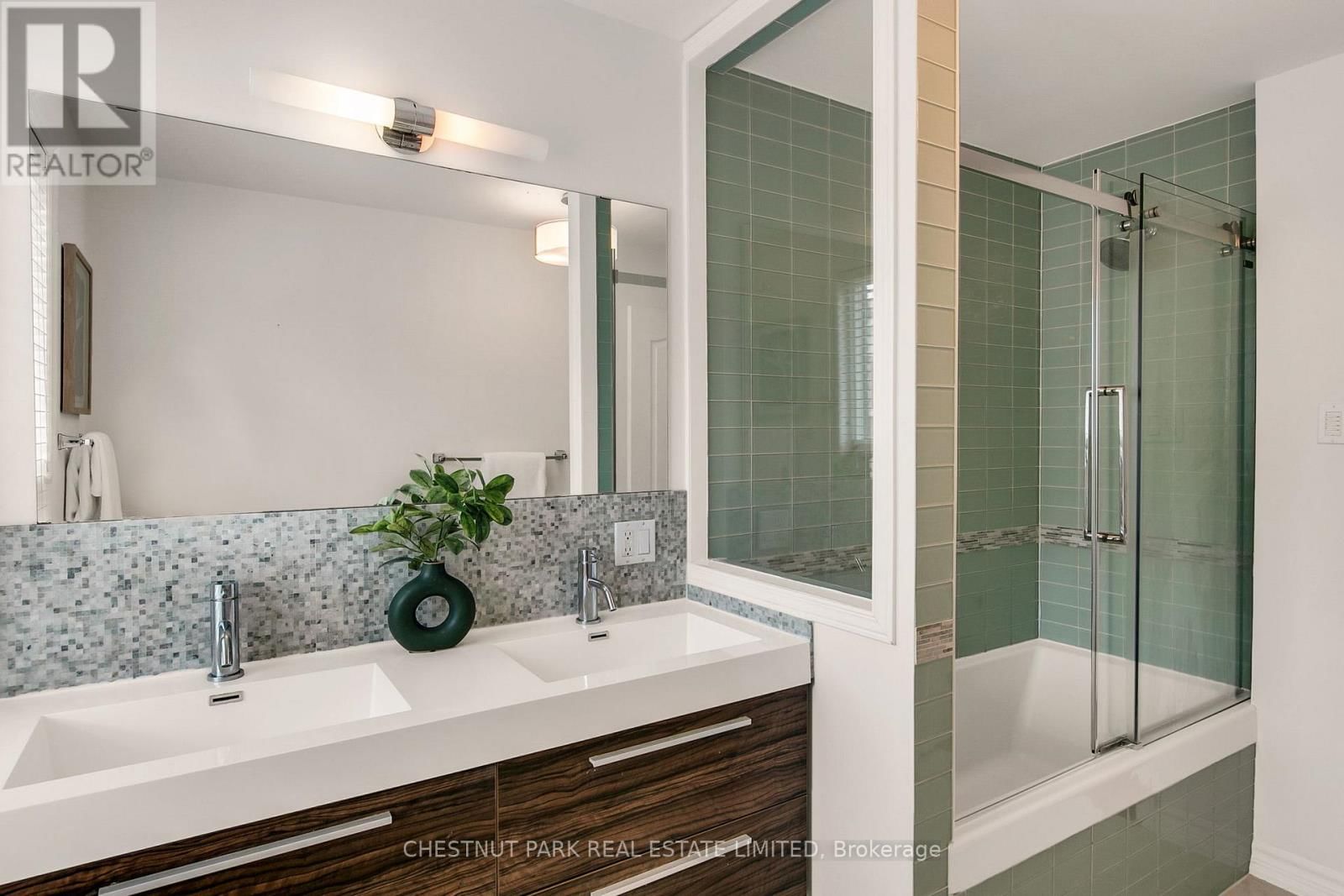 25 BISHOP STREET Image 40