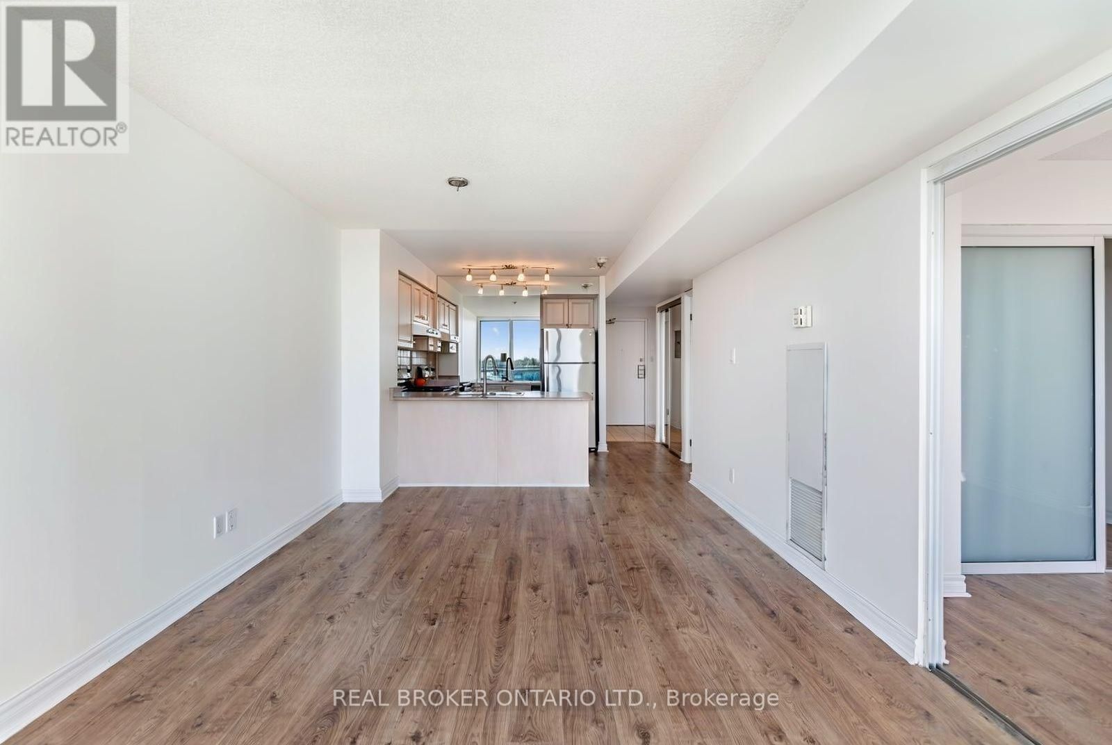 915 - 650 QUEENS QUAY WEST Image 12