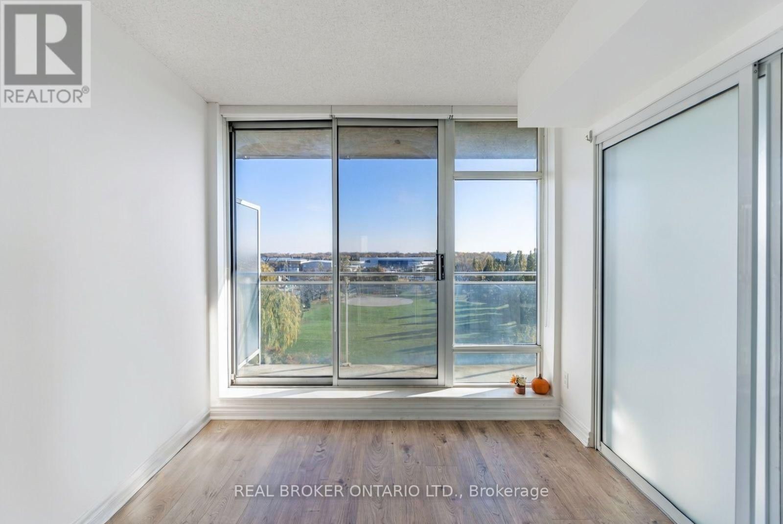 915 - 650 QUEENS QUAY WEST Image 17