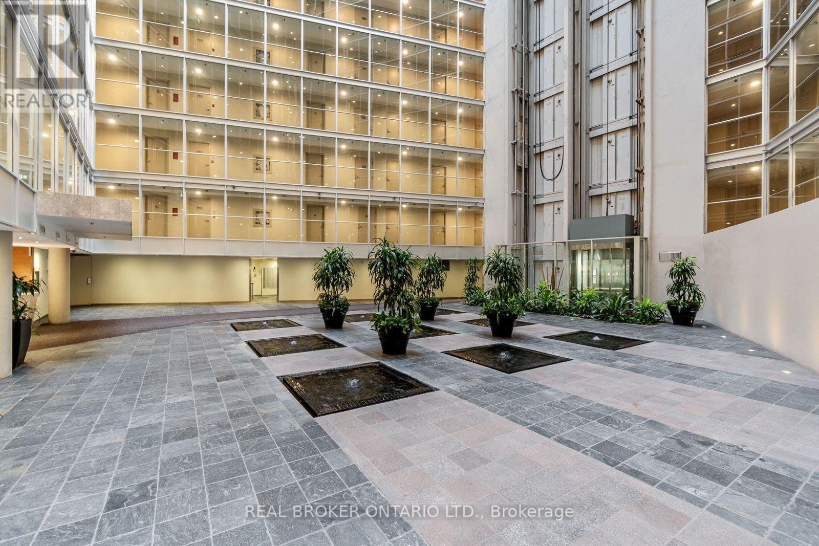 915 - 650 QUEENS QUAY WEST Image 3