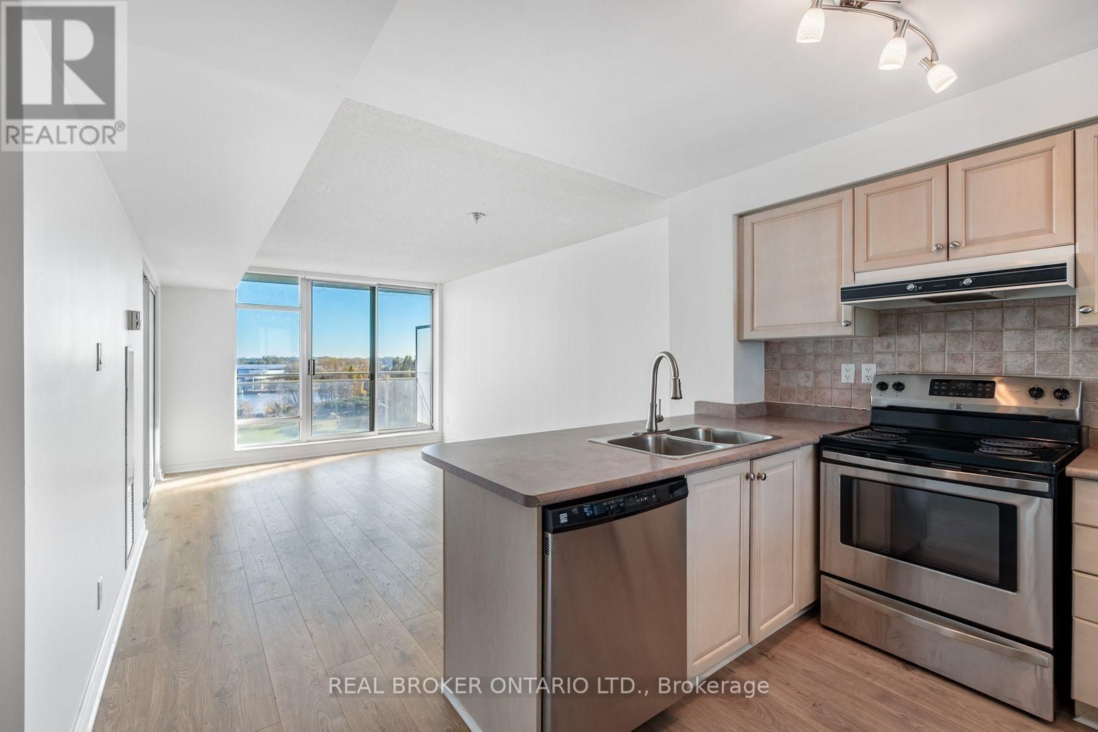 915 - 650 QUEENS QUAY WEST Image 4