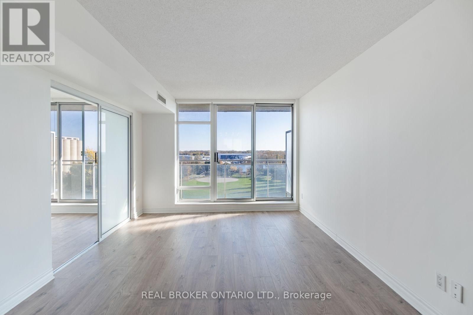 915 - 650 QUEENS QUAY WEST Image 9