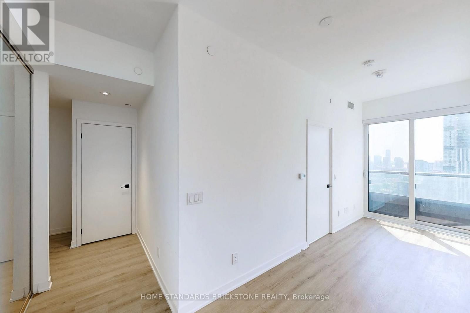 2717 - 319 JARVIS STREET Image 11