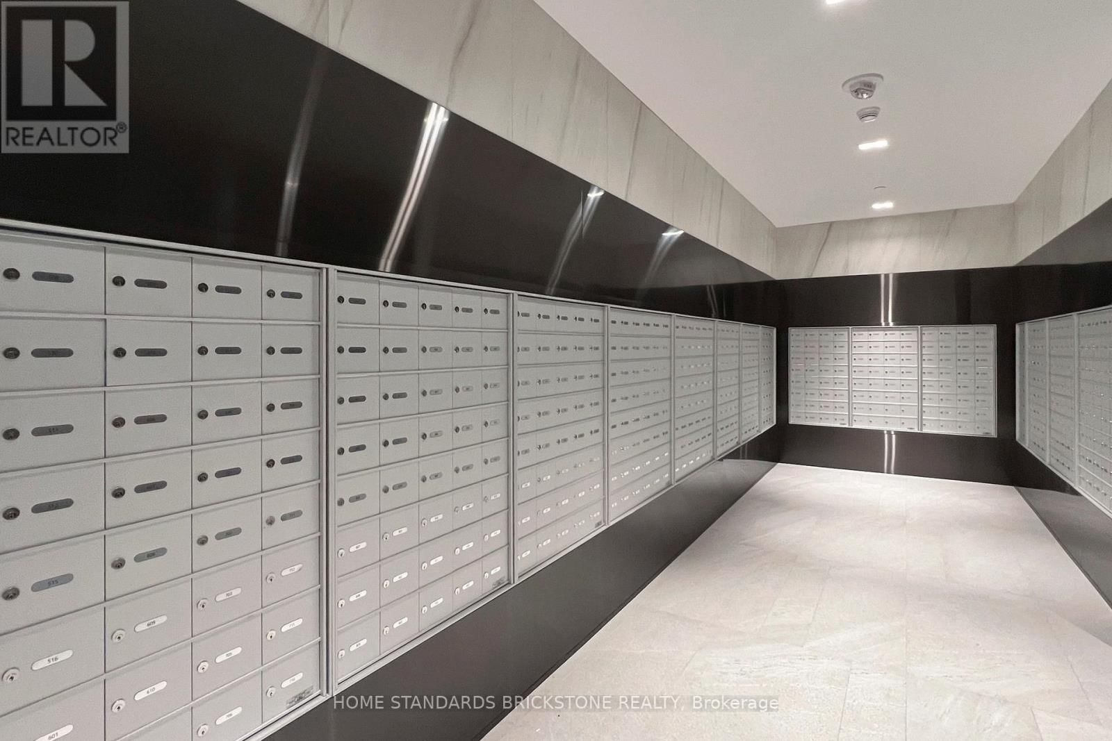 2717 - 319 JARVIS STREET Image 32