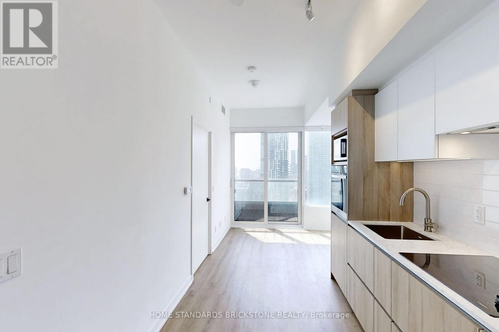 2717 - 319 JARVIS STREET Image 5