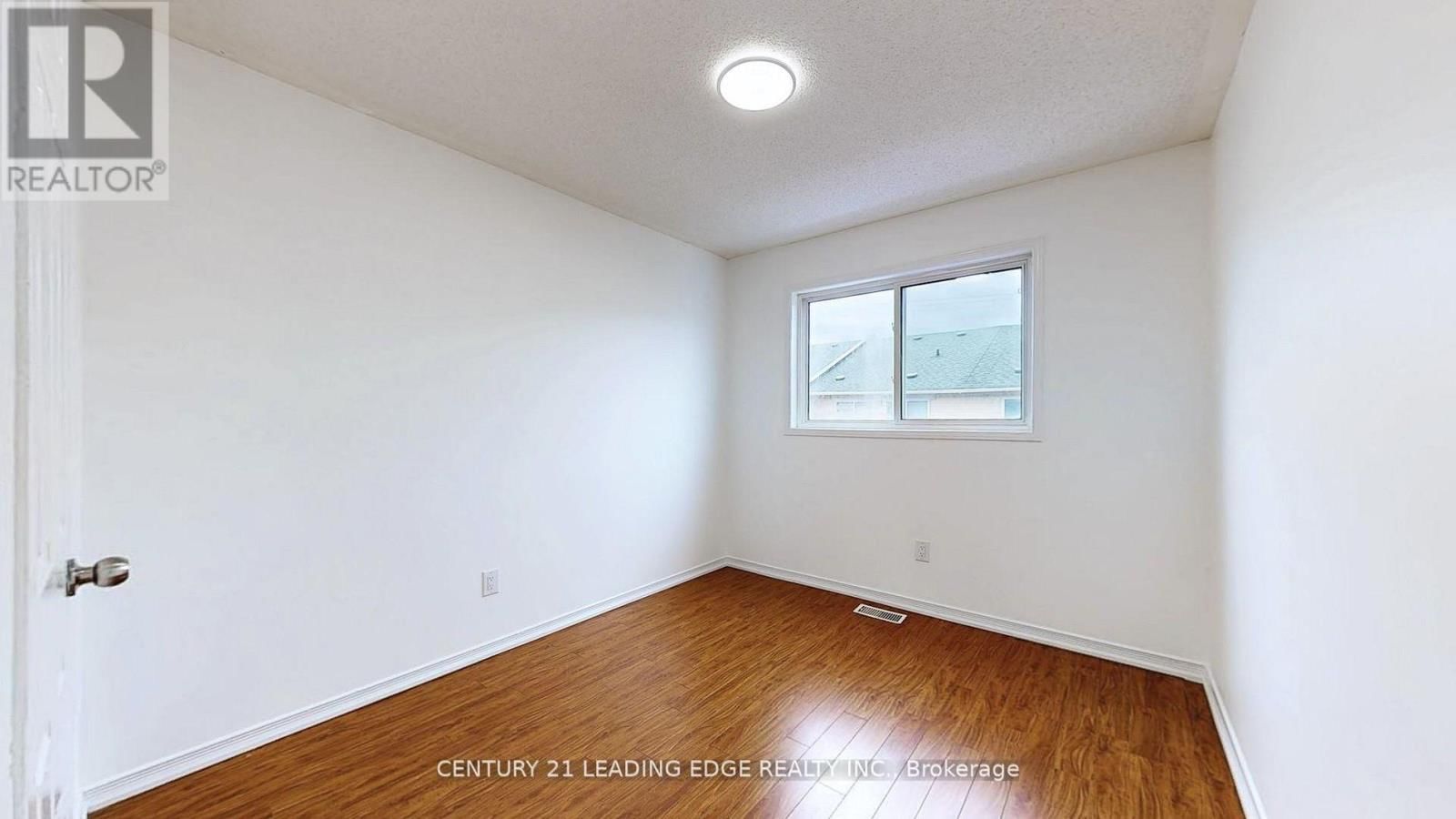 38 RUMI CRESCENT Image 24