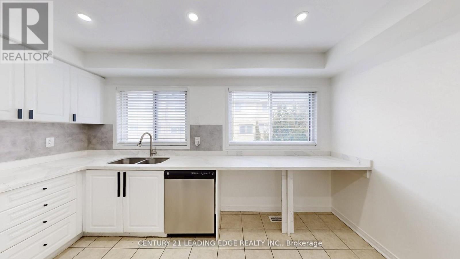 38 RUMI CRESCENT Image 6