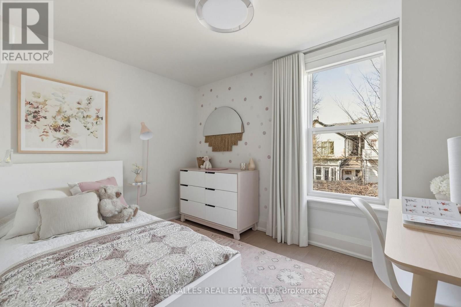 164 ALBANY AVENUE Image 12