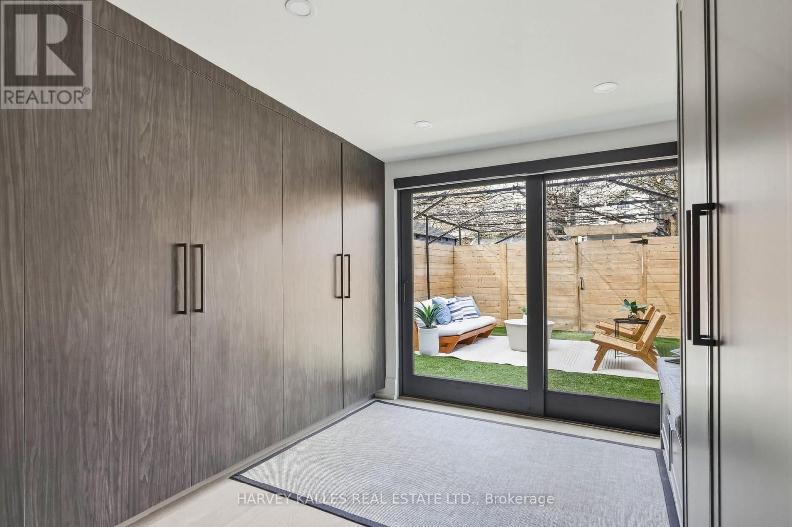 164 ALBANY AVENUE Image 9