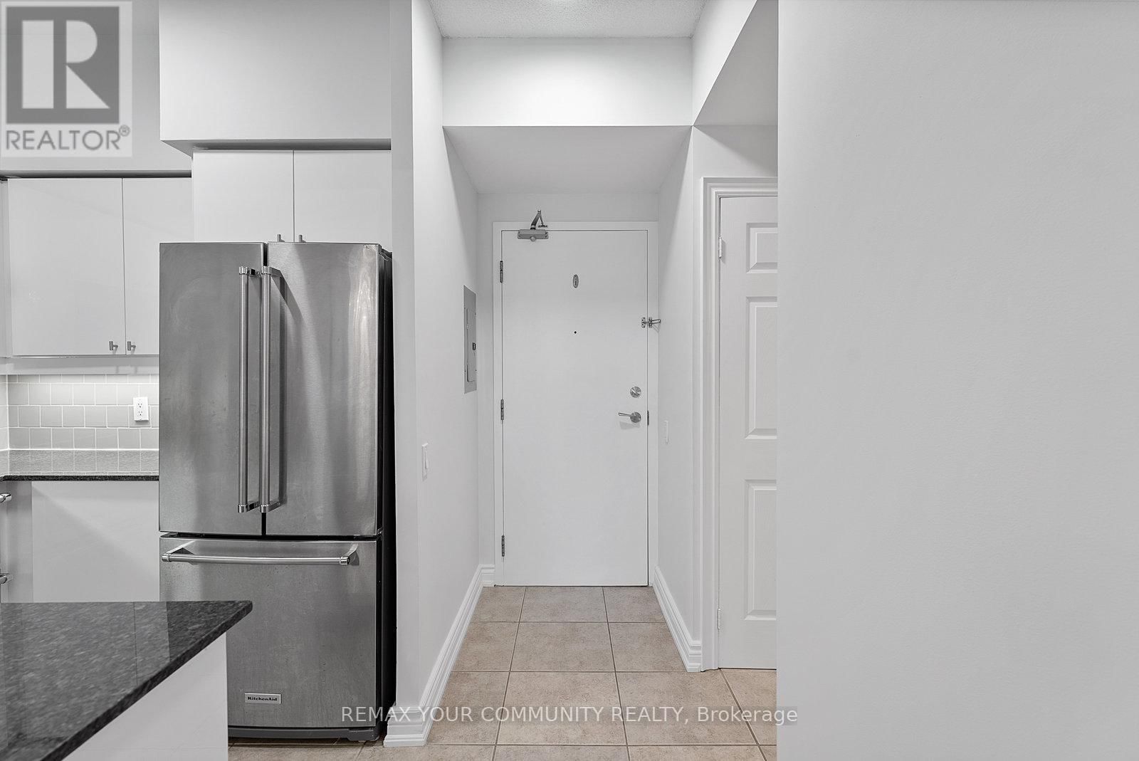 105 - 451 ROSEWELL AVENUE SOUTH Image 3