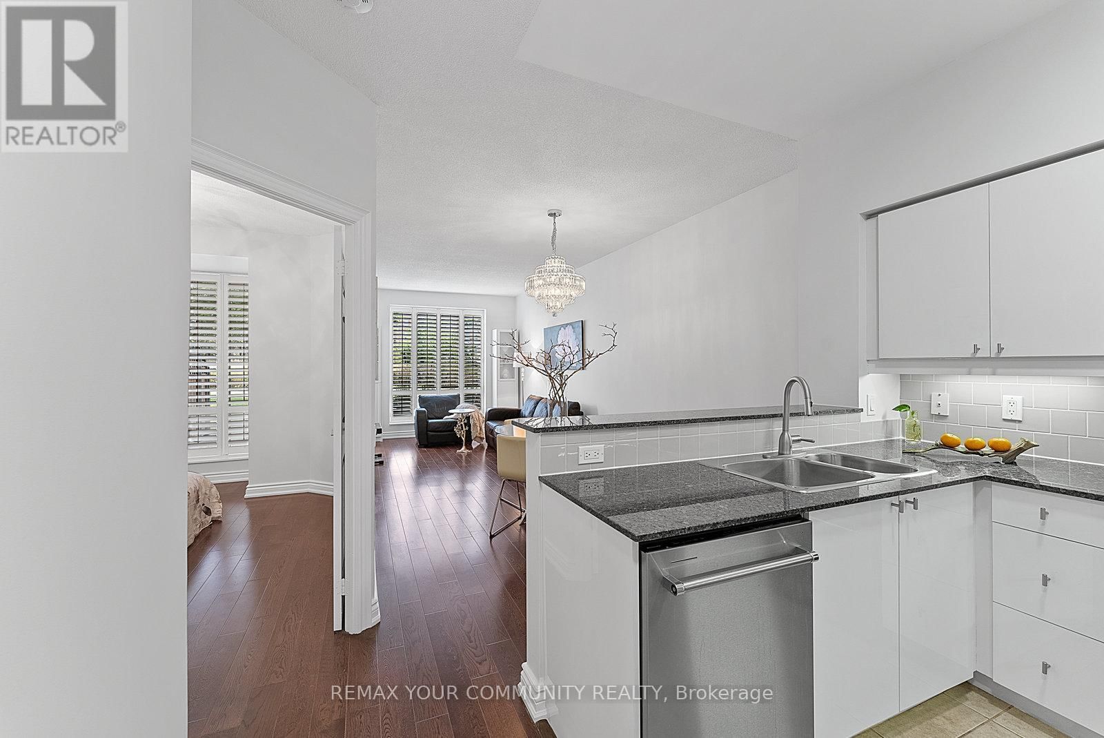 105 - 451 ROSEWELL AVENUE SOUTH Image 4