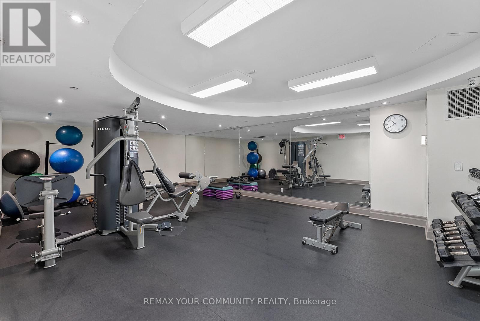 105 - 451 ROSEWELL AVENUE SOUTH Image 44