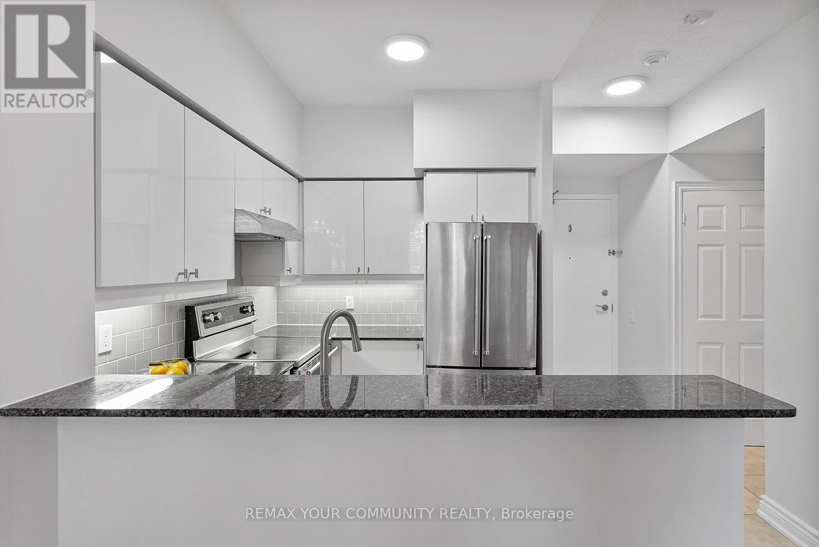 105 - 451 ROSEWELL AVENUE SOUTH Image 9