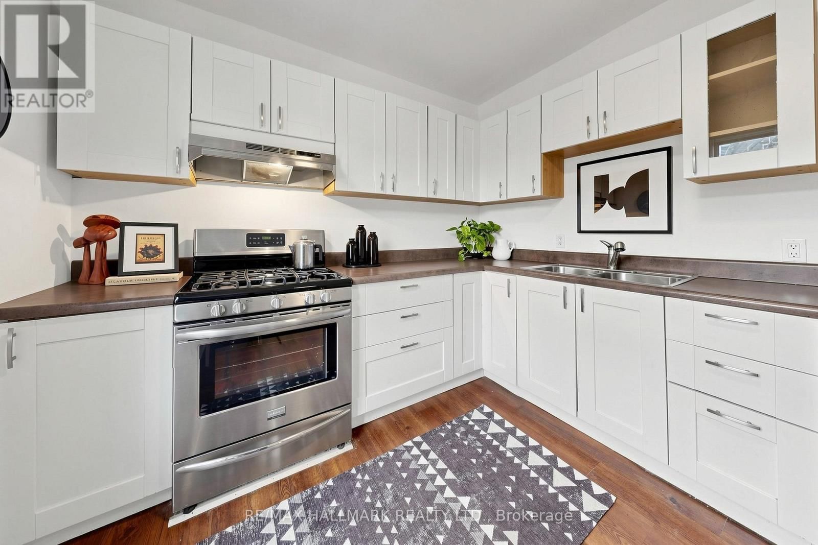 80 MANNING AVENUE Image 11