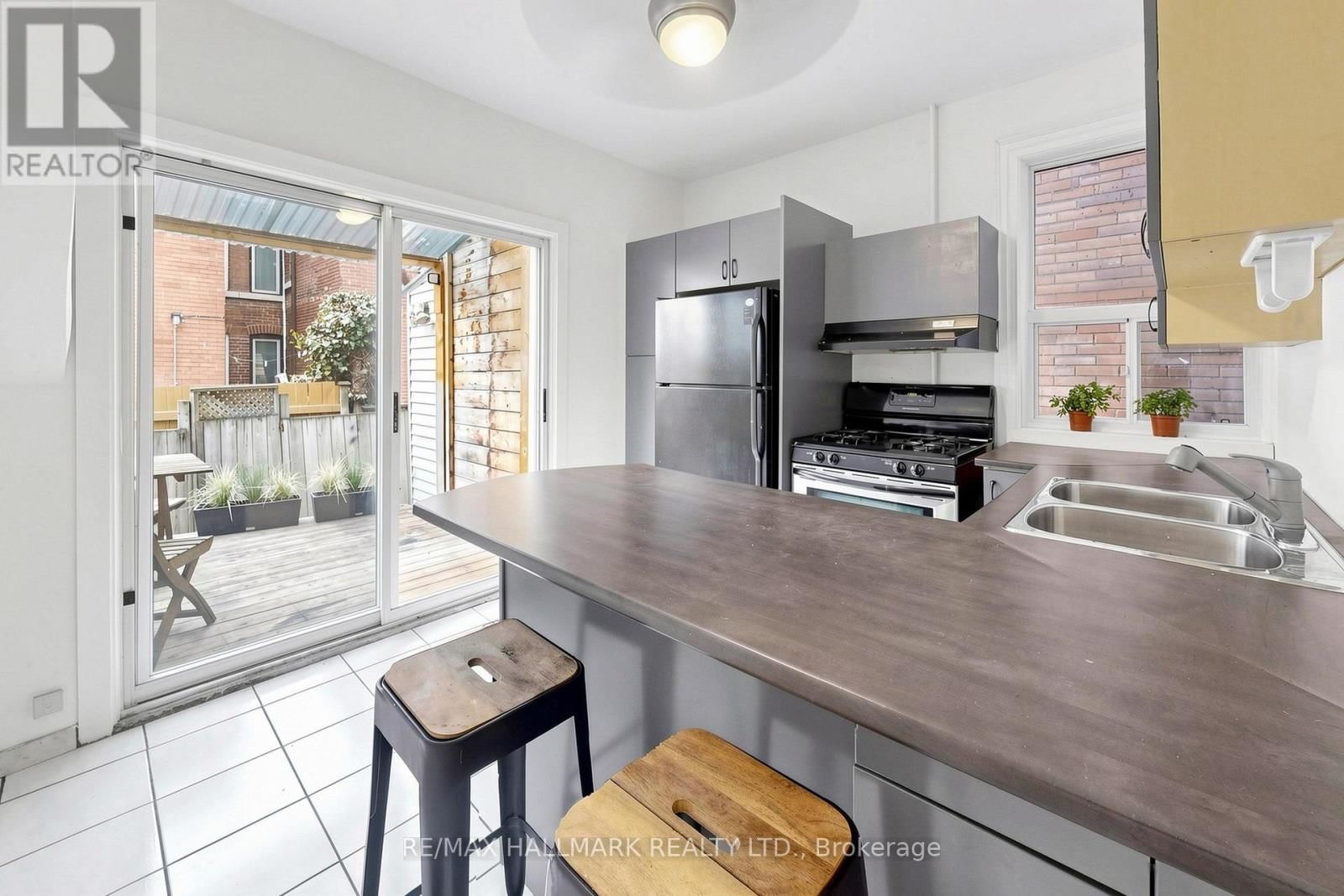 80 MANNING AVENUE Image 19