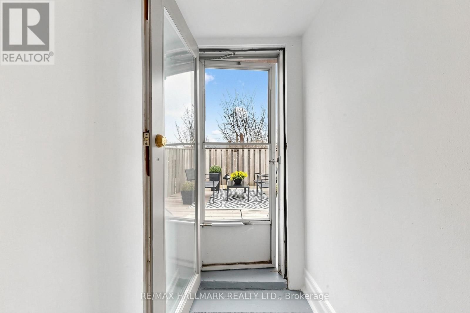 80 MANNING AVENUE Image 26