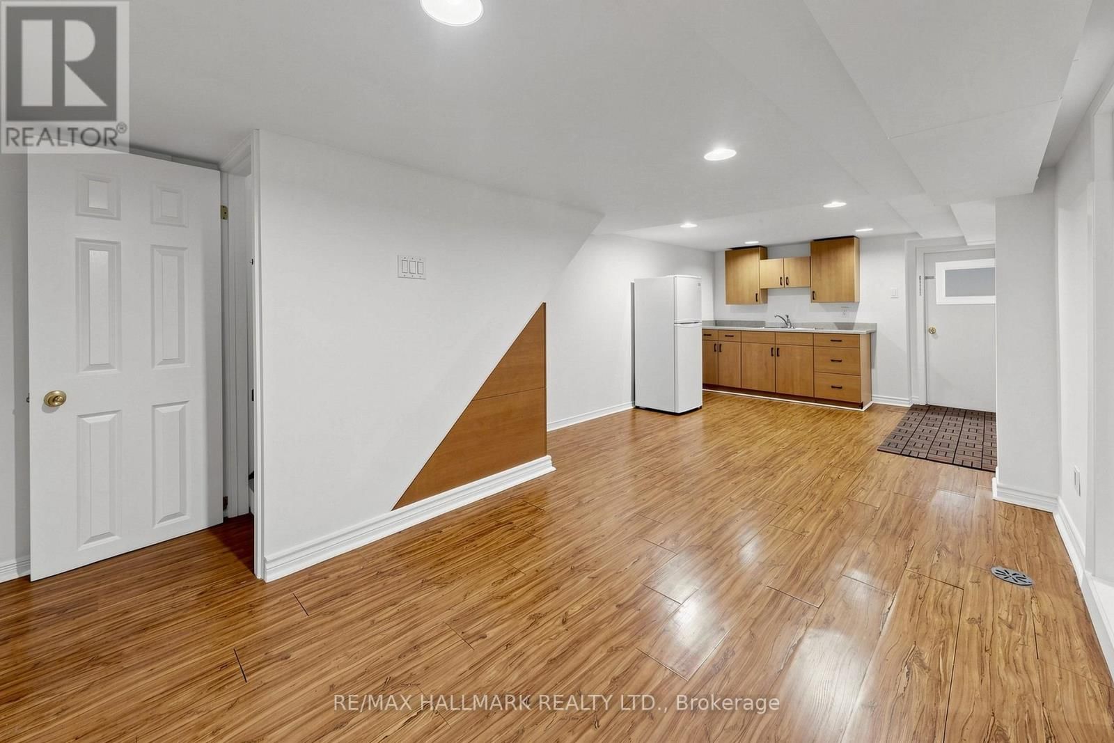 80 MANNING AVENUE Image 29