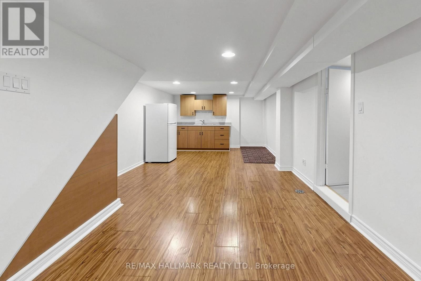 80 MANNING AVENUE Image 30