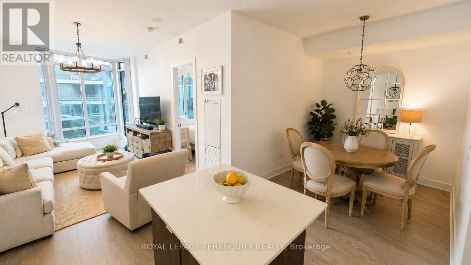 309 - 15 MERCHANTS' WHARF Image 3