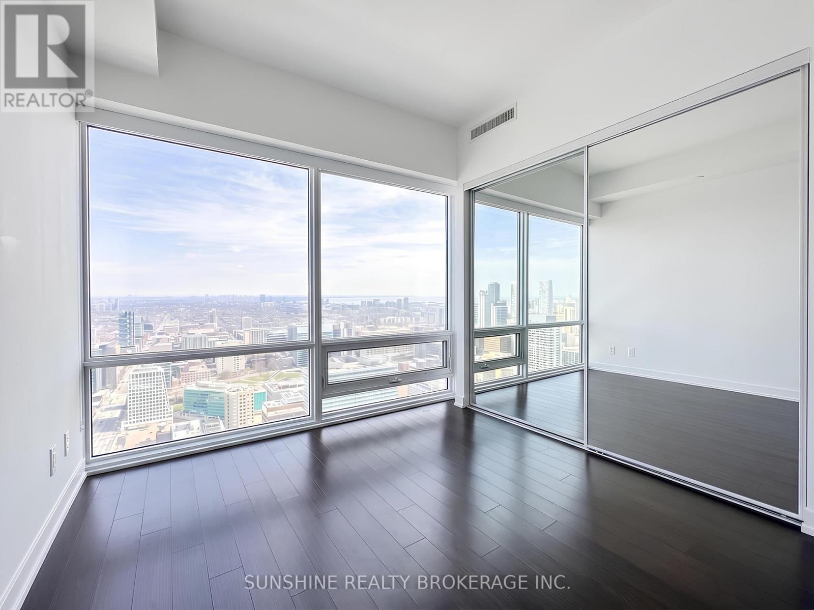 4604 - 15 GRENVILLE STREET Image 5