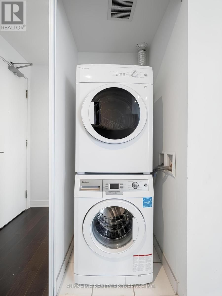 4604 - 15 GRENVILLE STREET Image 8