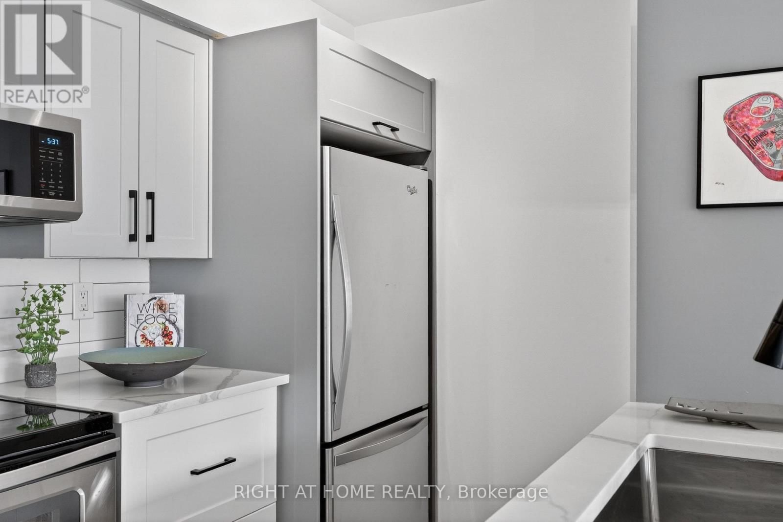 534 - 109 FRONT STREET EAST Image 10