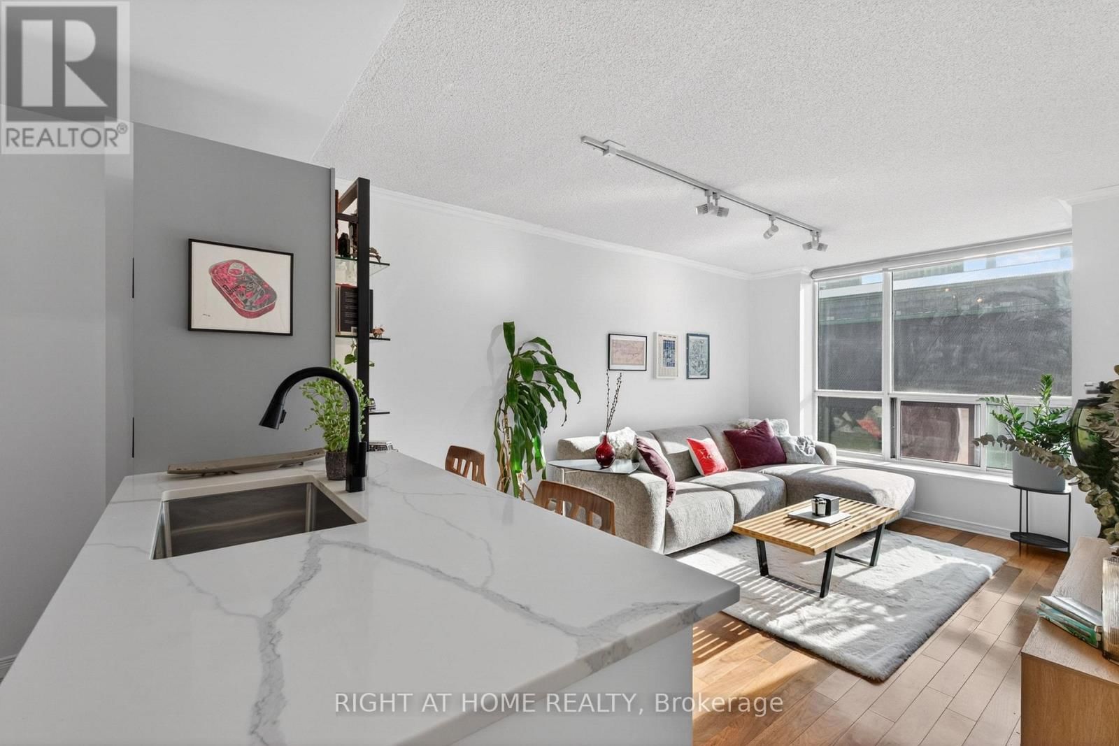 534 - 109 FRONT STREET EAST Image 16