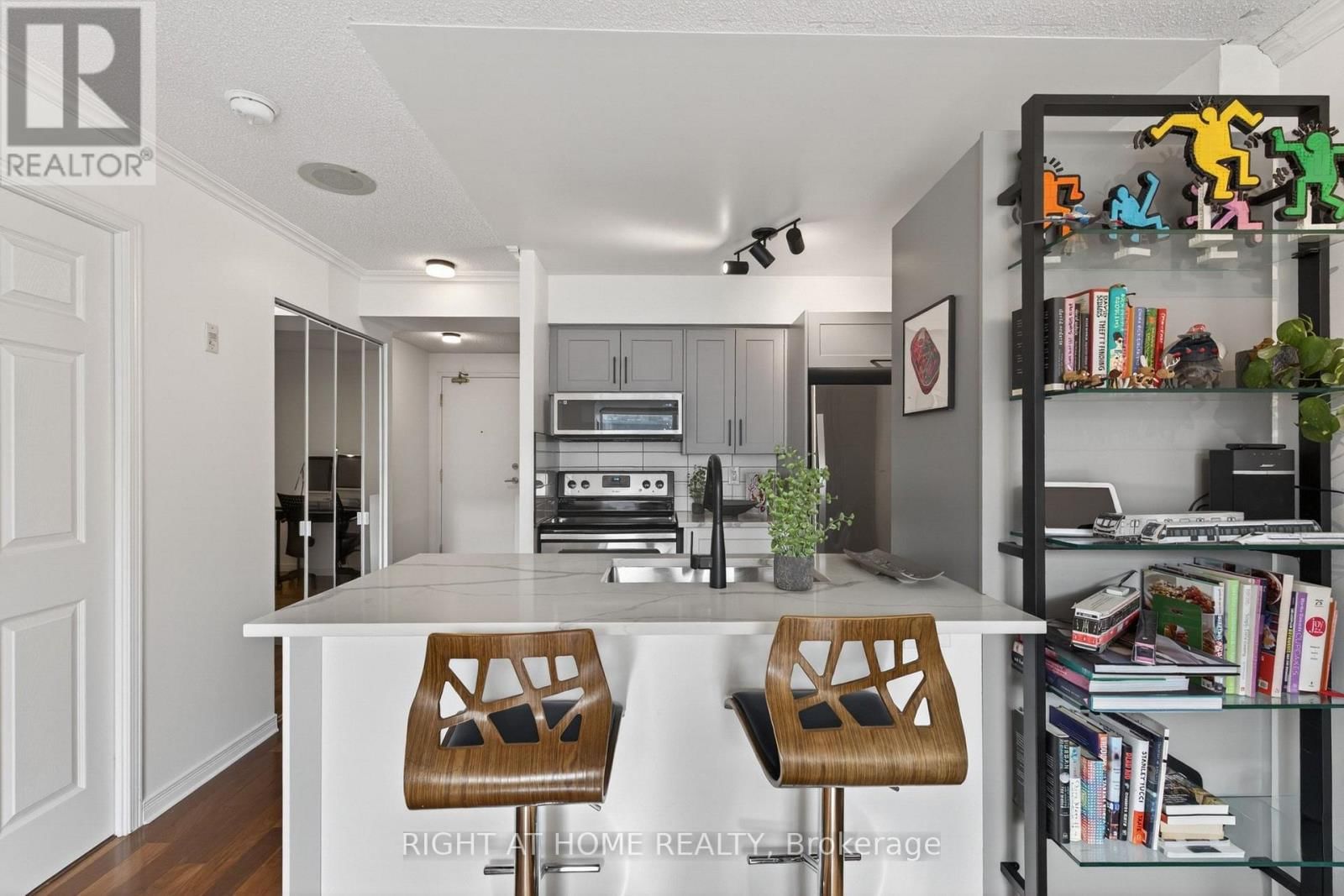 534 - 109 FRONT STREET EAST Image 18