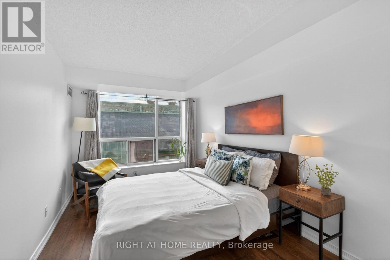 534 - 109 FRONT STREET EAST Image 25