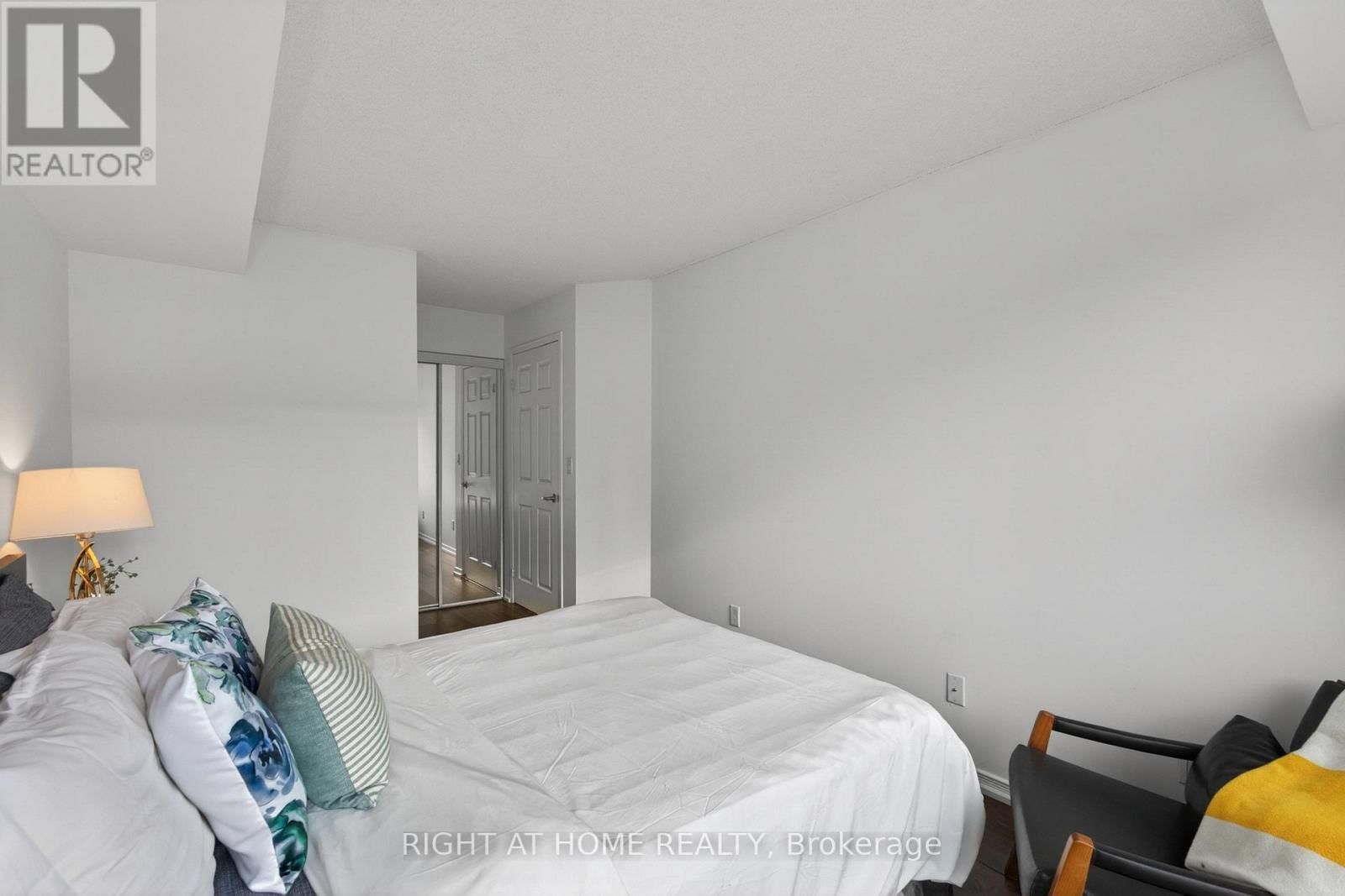 534 - 109 FRONT STREET EAST Image 27