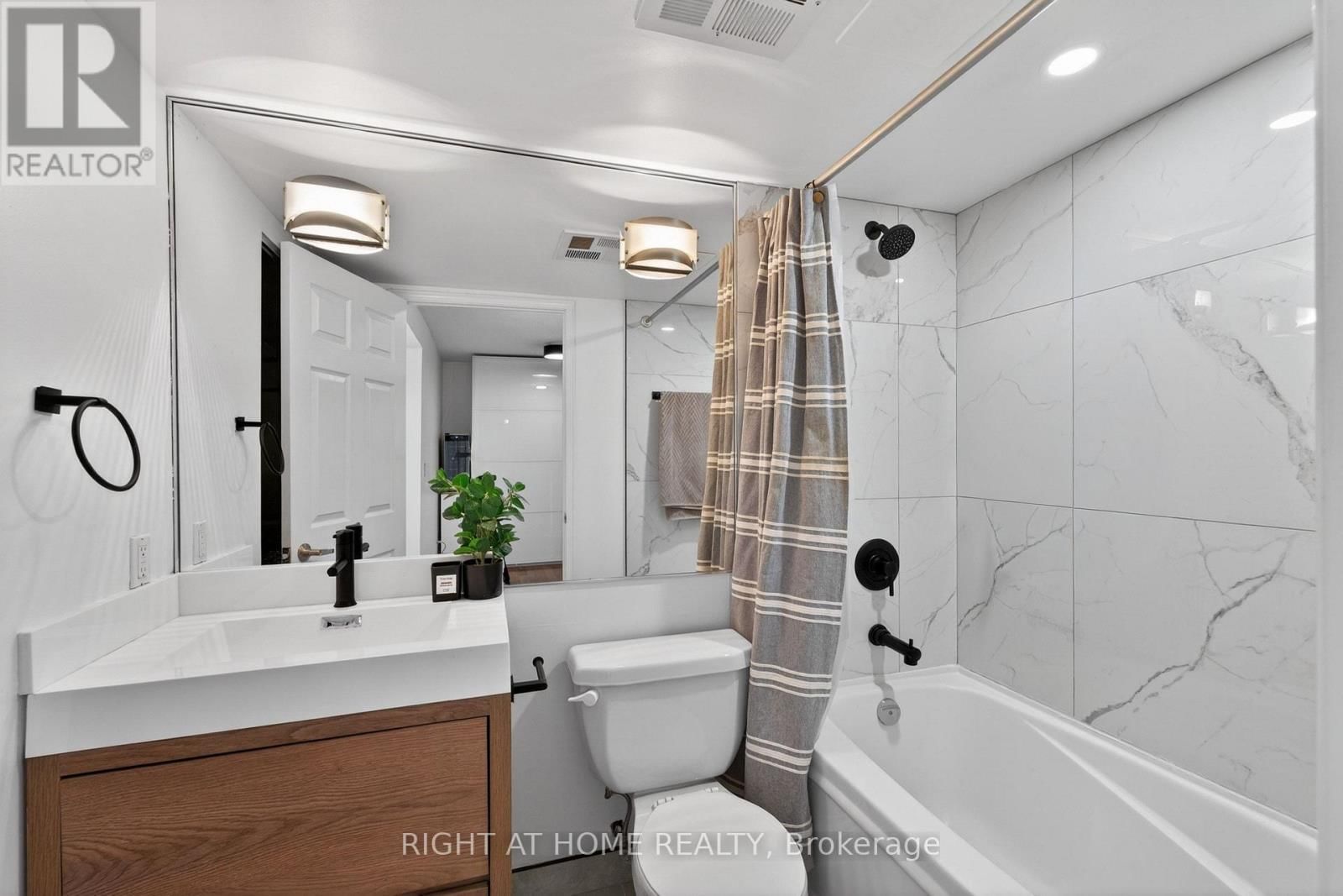 534 - 109 FRONT STREET EAST Image 29