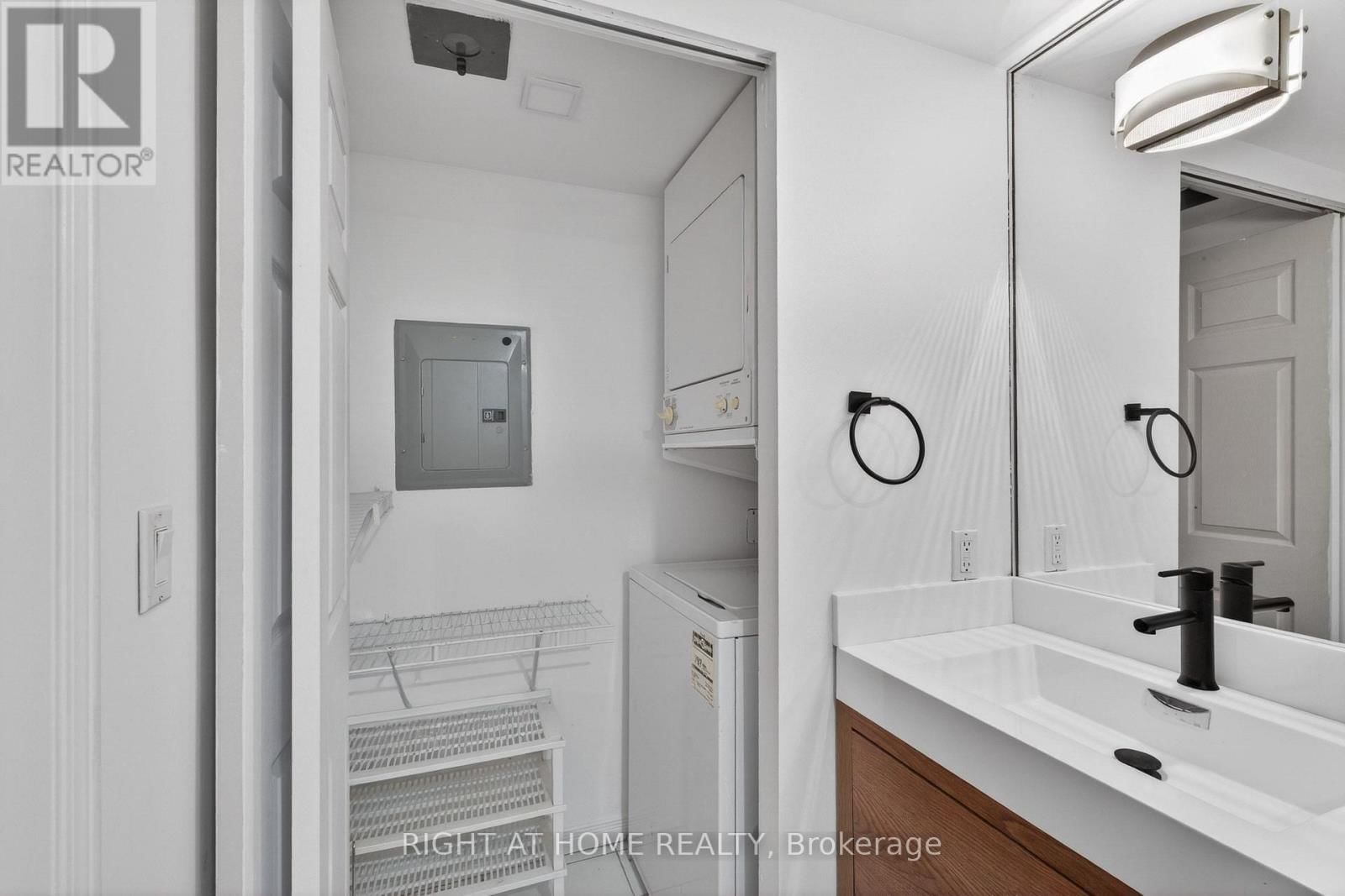 534 - 109 FRONT STREET EAST Image 30