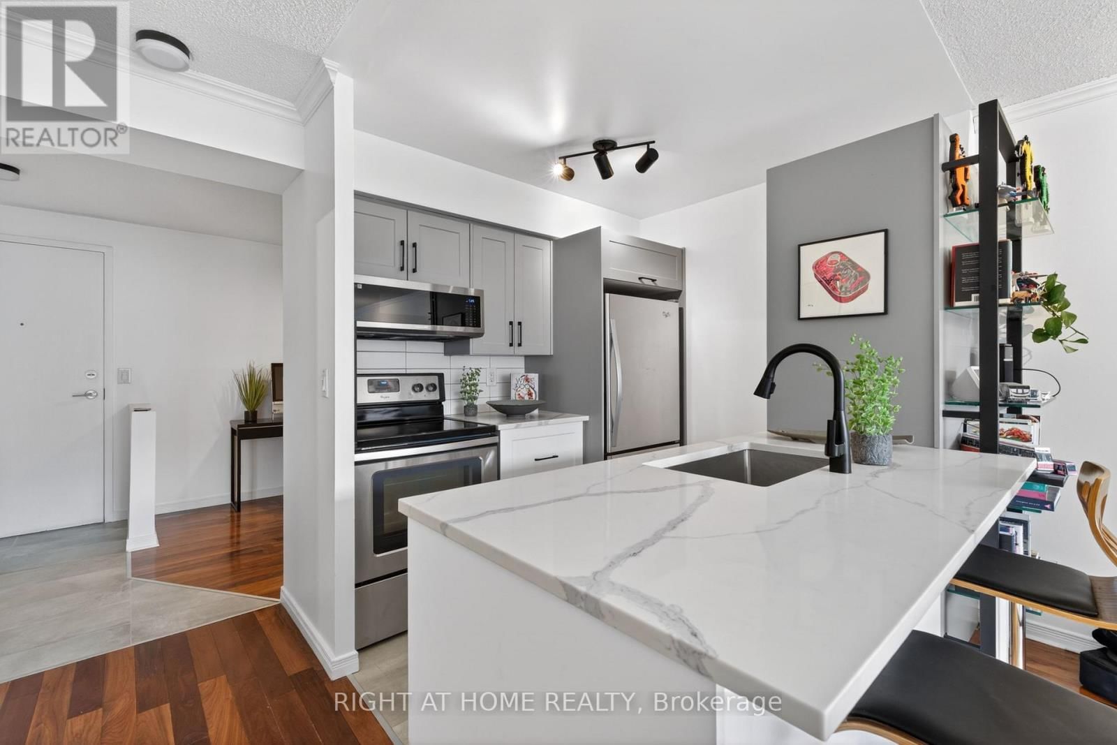 534 - 109 FRONT STREET EAST Image 6