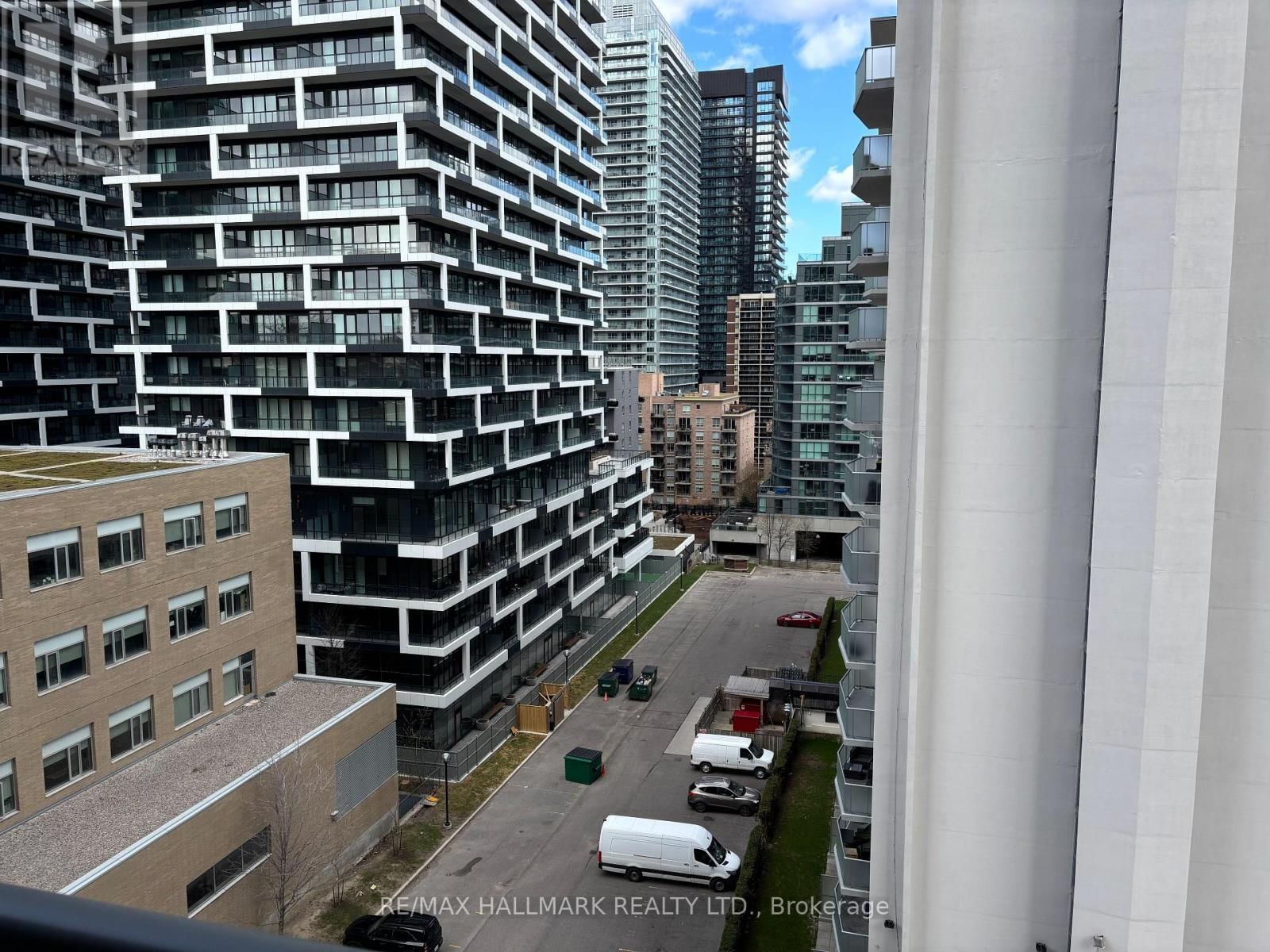 811 - 70 ROEHAMPTON AVENUE Image 10