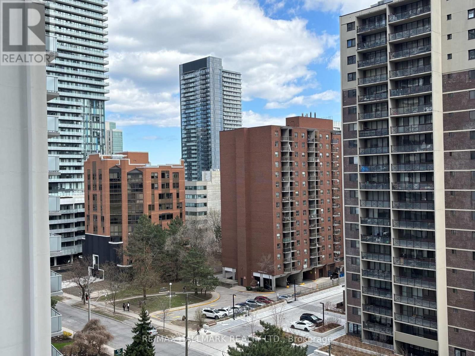 811 - 70 ROEHAMPTON AVENUE Image 11