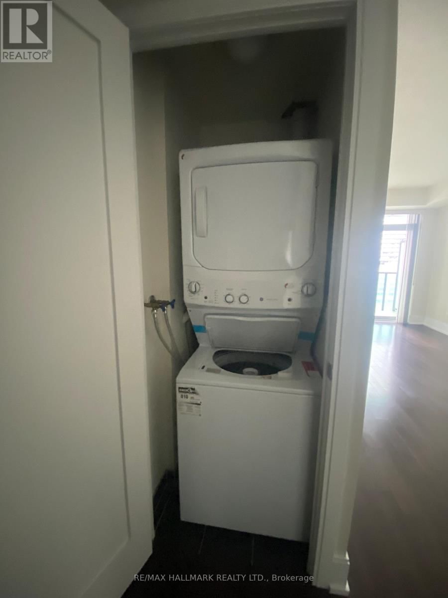 811 - 70 ROEHAMPTON AVENUE Image 12