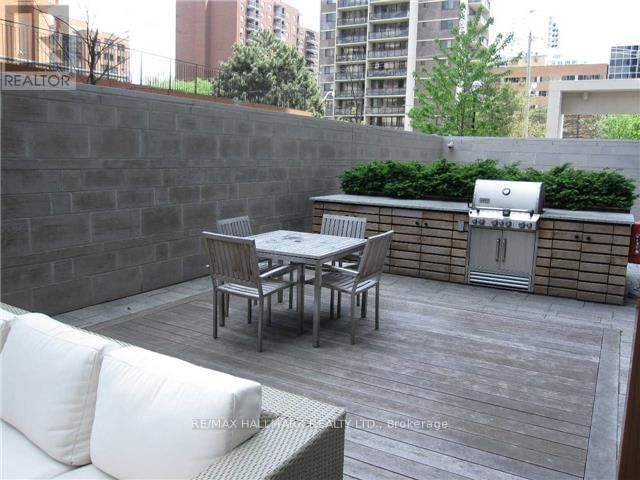 811 - 70 ROEHAMPTON AVENUE Image 13