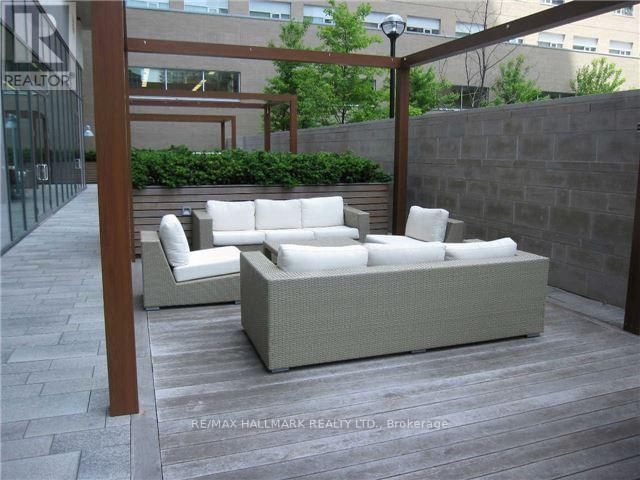 811 - 70 ROEHAMPTON AVENUE Image 16