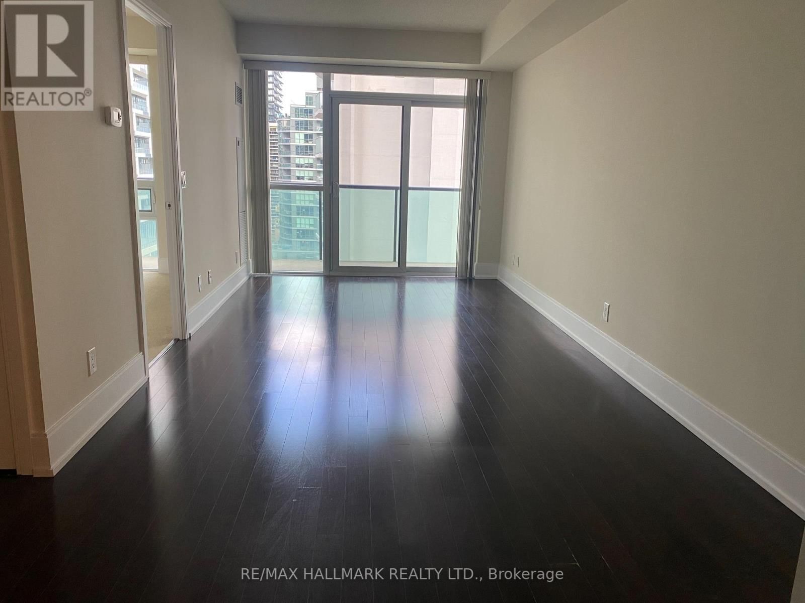 811 - 70 ROEHAMPTON AVENUE Image 2