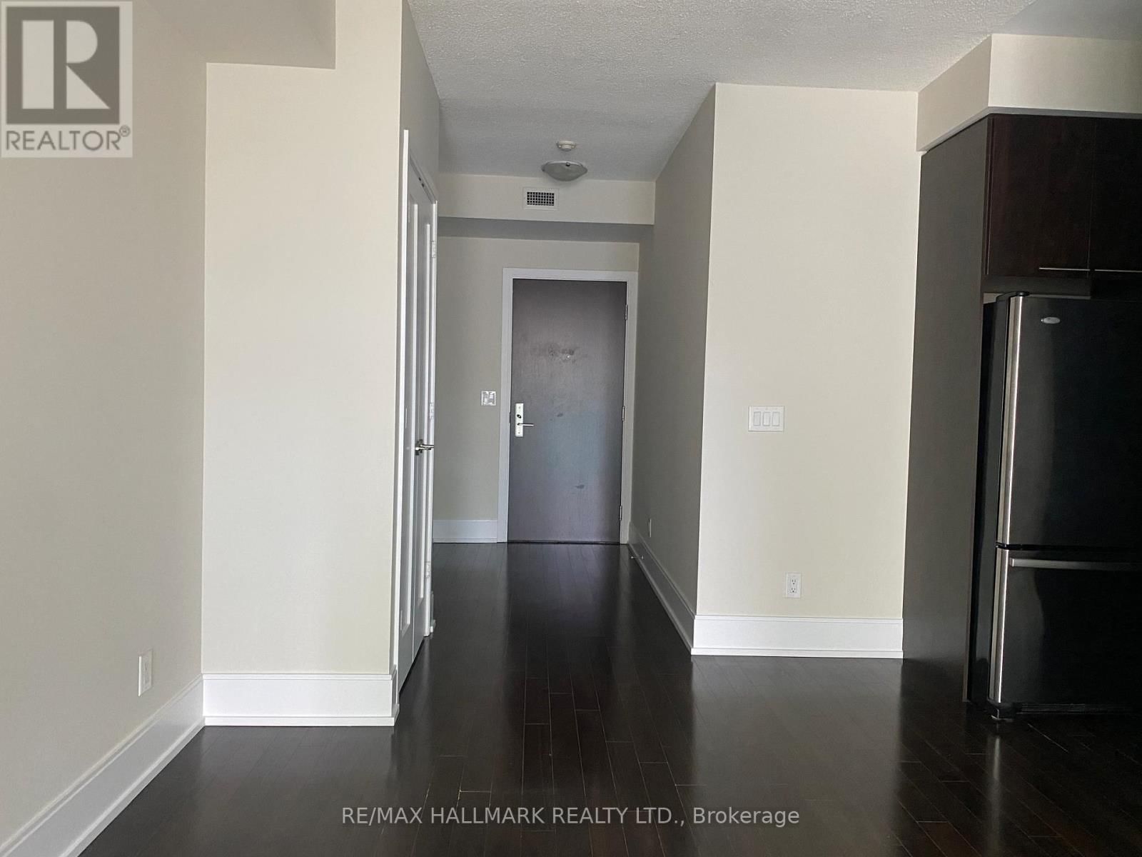 811 - 70 ROEHAMPTON AVENUE Image 3