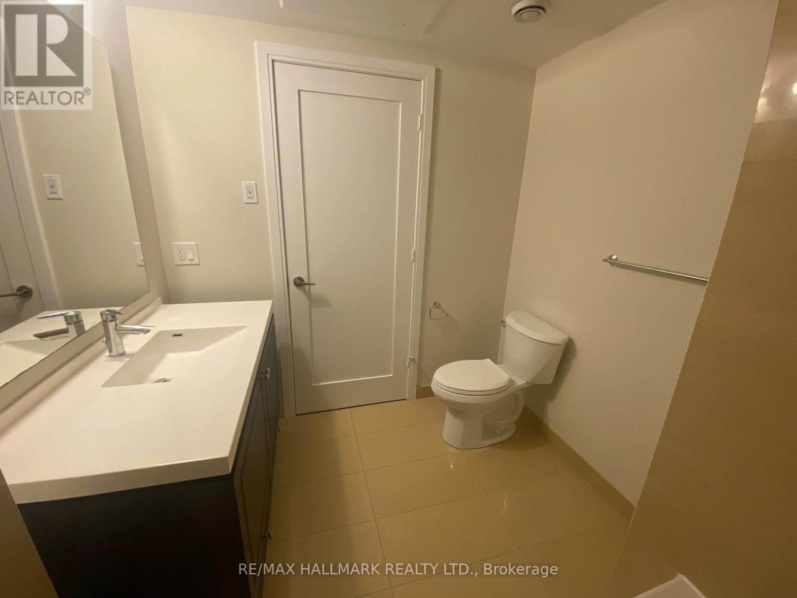 811 - 70 ROEHAMPTON AVENUE Image 8