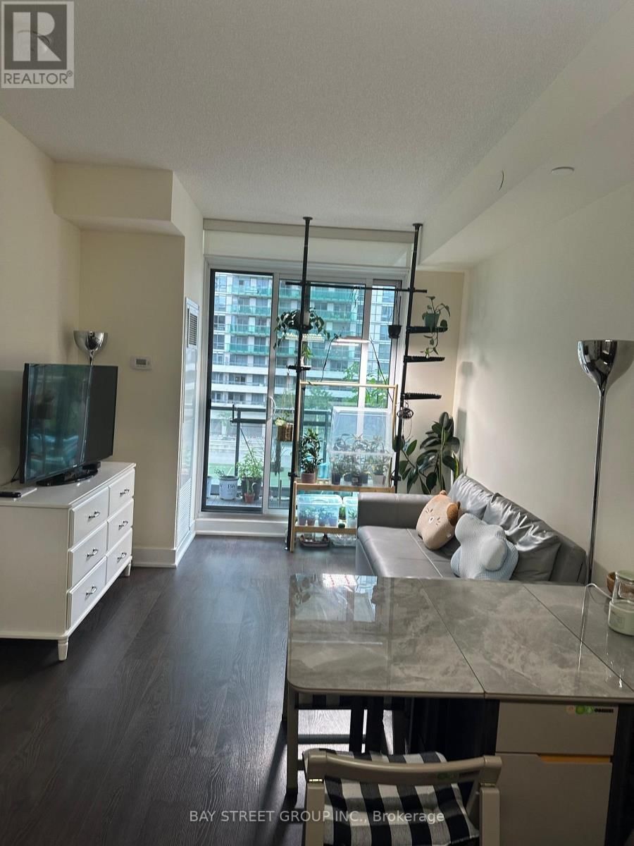 417 - 30 ROEHAMPTON AVENUE Image 4