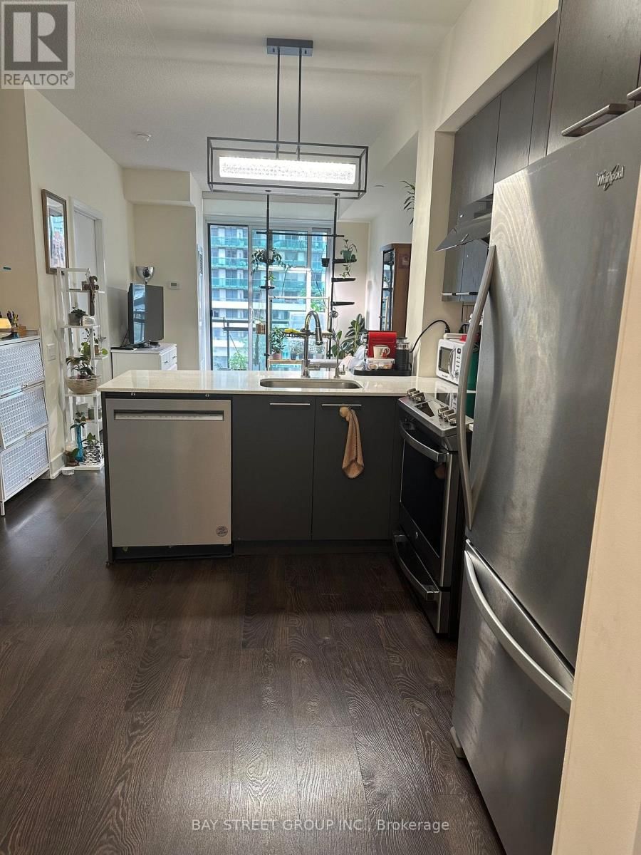 417 - 30 ROEHAMPTON AVENUE Image 5