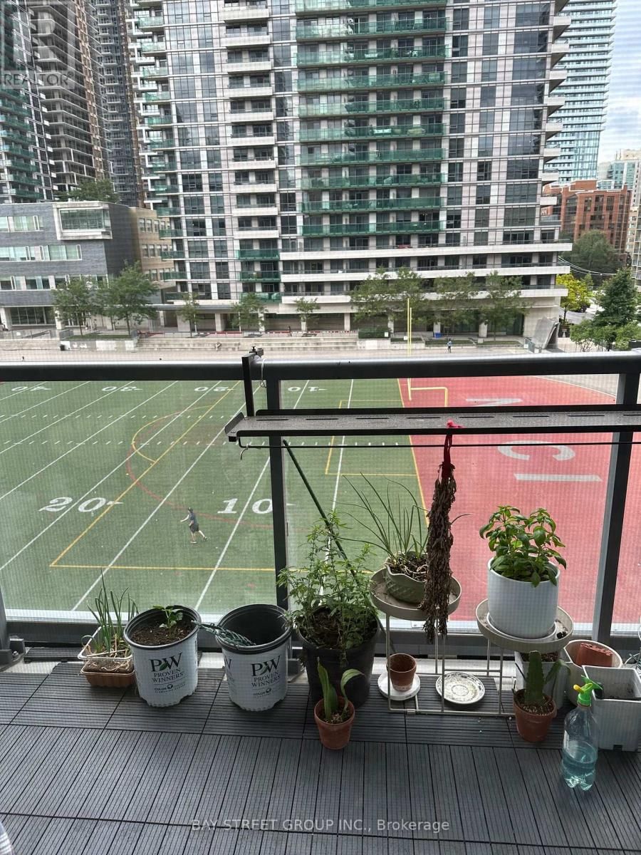 417 - 30 ROEHAMPTON AVENUE Image 8