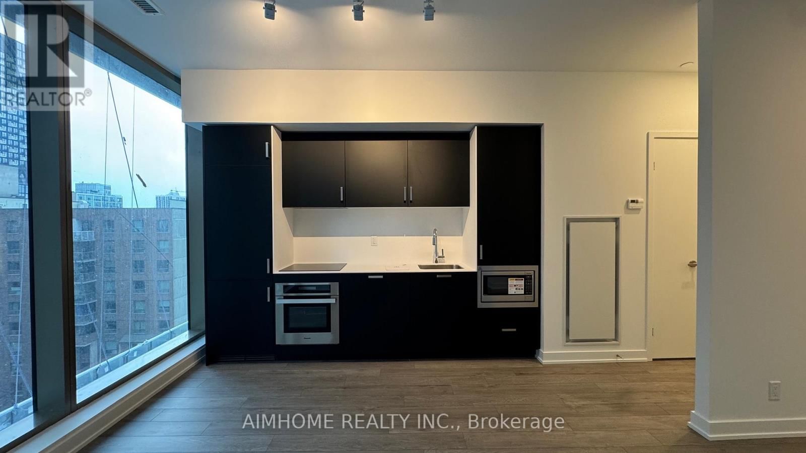 701 - 88 QUEEN STREET EAST Image 9