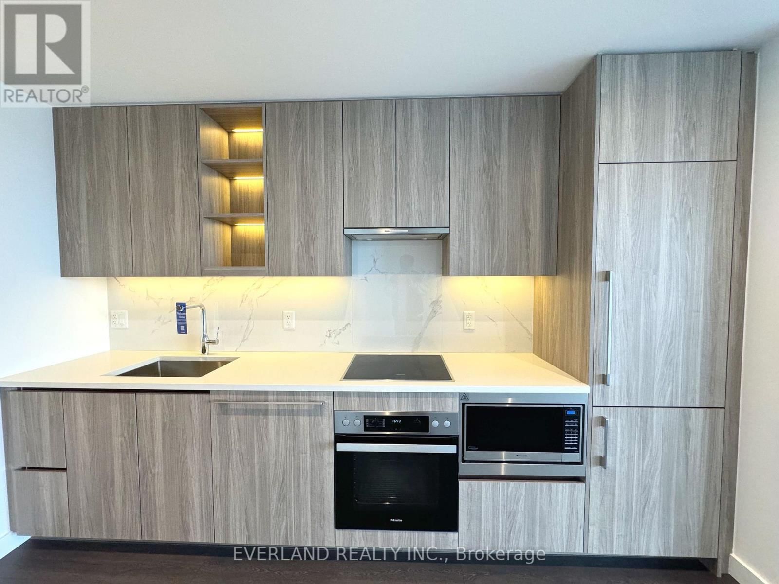 710 - 25 MCMAHON DRIVE Image 2