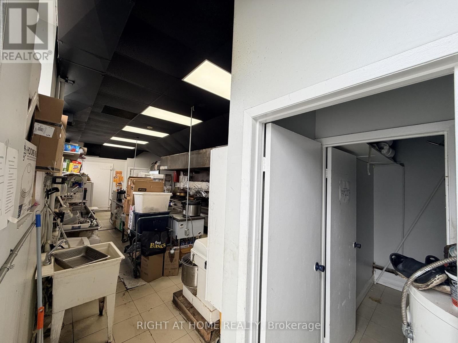 4B - 3040 DON MILLS ROAD Image 12