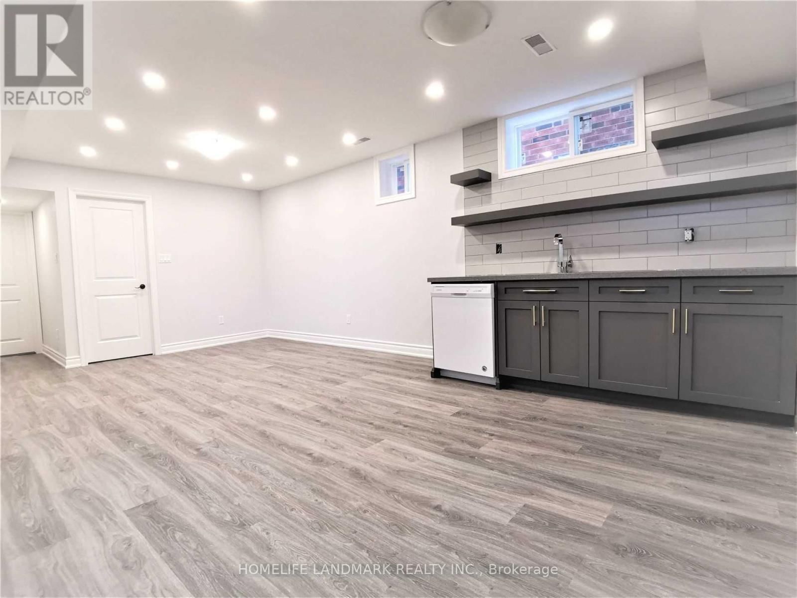 119 GLOUCESTER GROVE Image 27