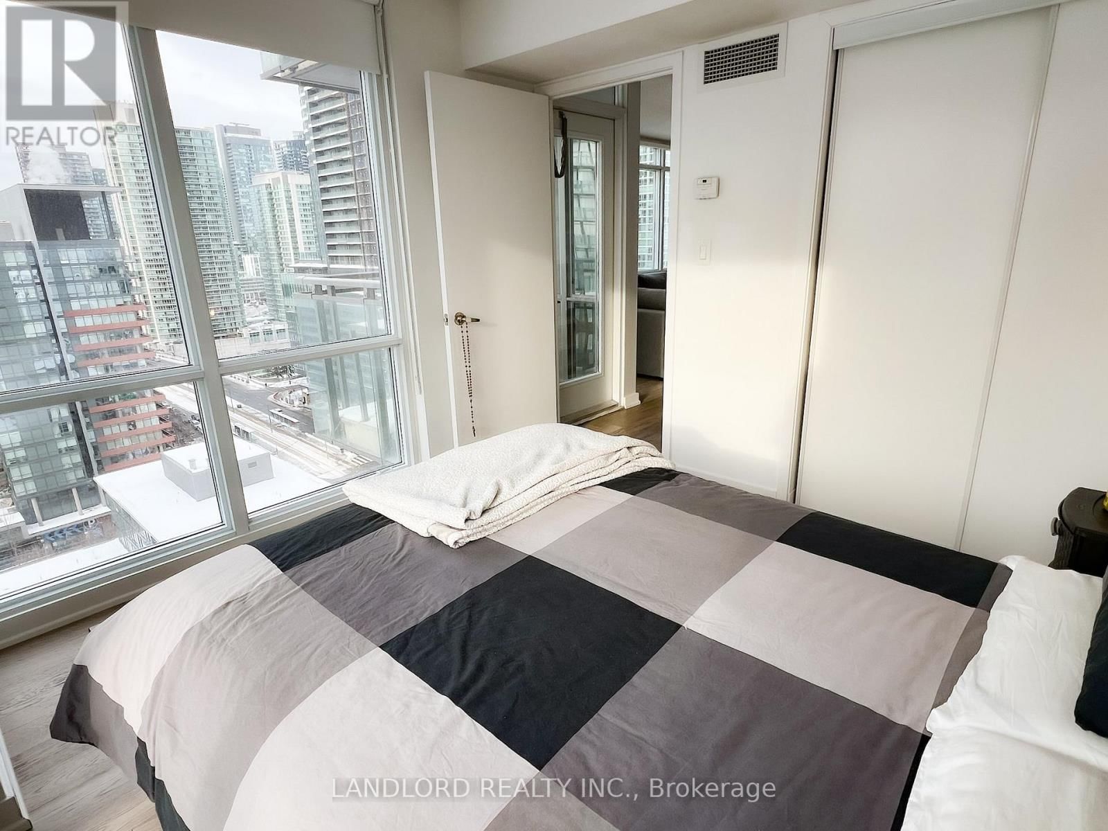 2203 - 11 BRUNEL COURT Image 12