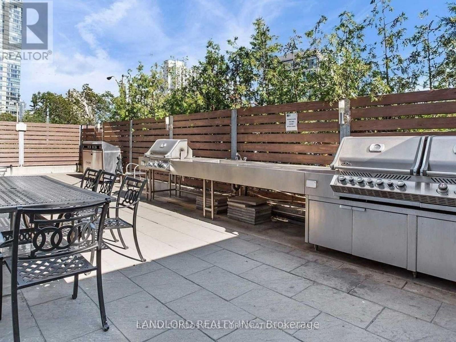 2203 - 11 BRUNEL COURT Image 18